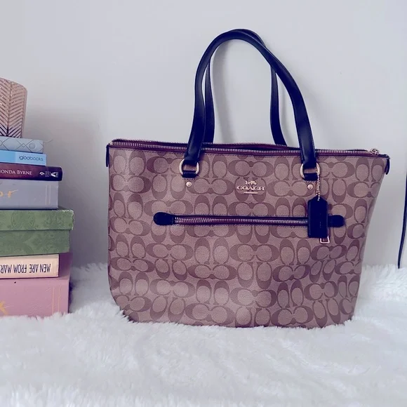 Tote In Signature Canvas - COACH - Picture 3 of 8